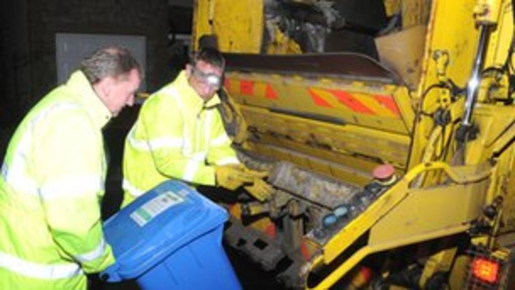 Refuse collection hours extended in Fife - BBC News