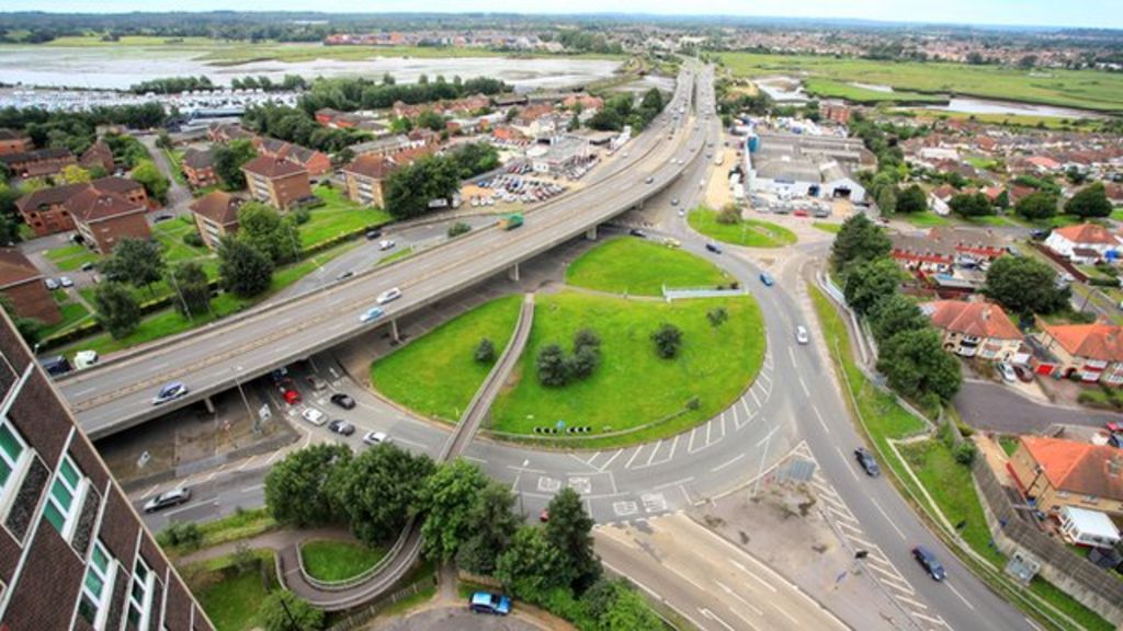 Southampton Redbridge roundabout roadworks begin - BBC News