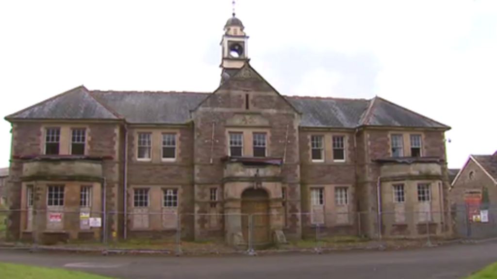 Mid Wales Hospital, Talgarth: Planners reject demolition - BBC News