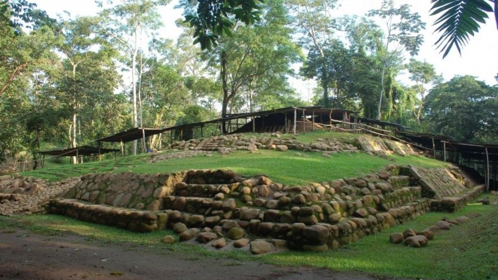 'Oldest Maya tomb' found in Guatemala's Retalhuleu - BBC News