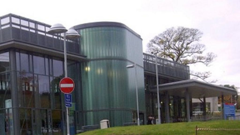 Rotherham Hospital to cut 750 jobs by 2015 - BBC News