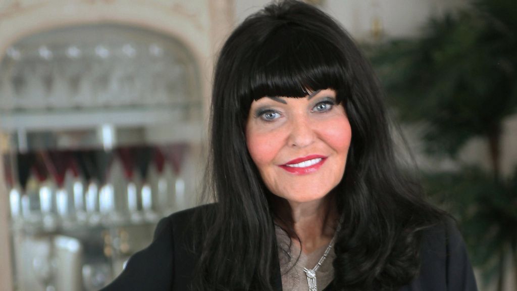 Dragons' Den star Hilary Devey's 'secret family' sorrow ...