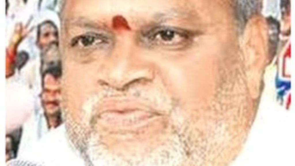 Indian politician Yerram Naidu dies in car crash - BBC News