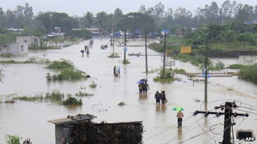 Thousands Displaced By Floods In India's Andhra Pradesh - BBC News