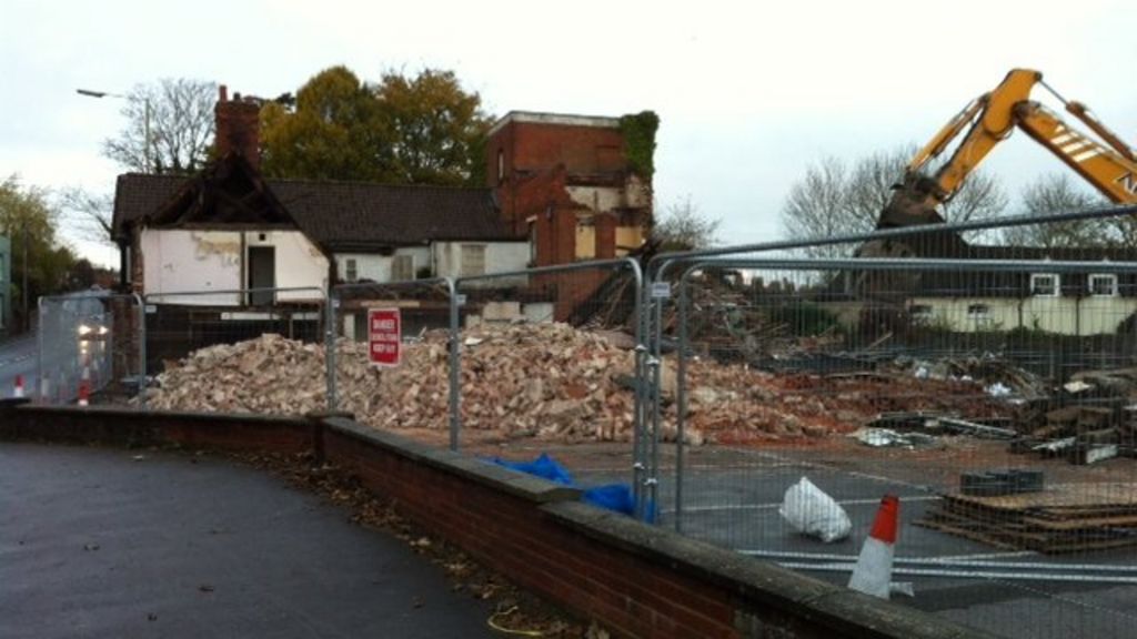 Westbury pub taken over by Aldi 'should have been protected' - BBC News