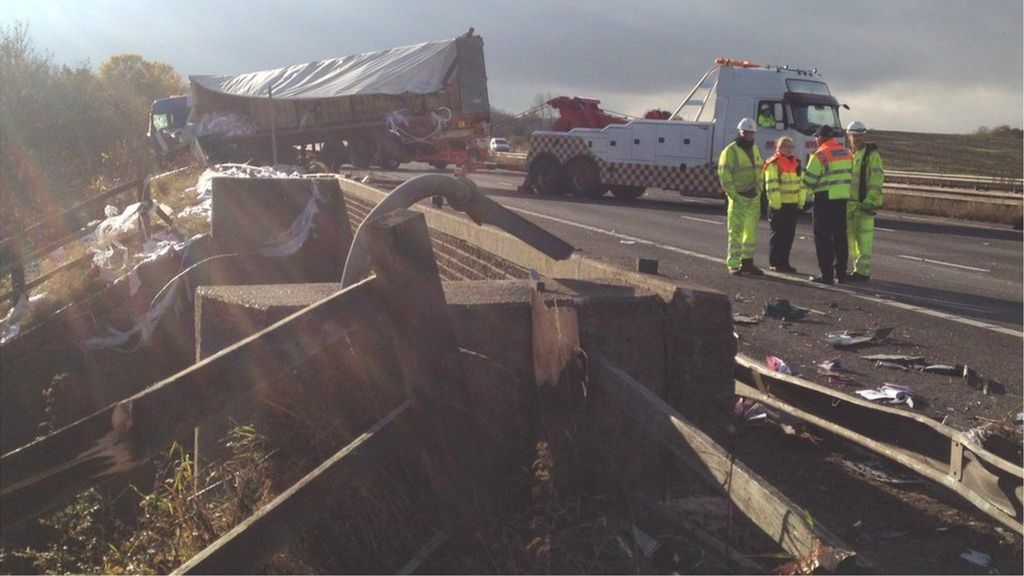 M1 motorway near Sheffield reopens after major crash - BBC News