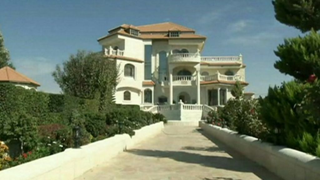 Palestinians build luxury houses in the 'Miami of the West Bank' BBC News