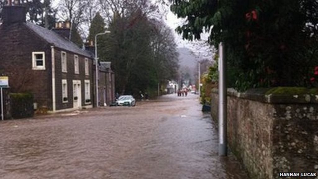 Scottish flooding: Heavy rain causes road disruption and puts homes at ...