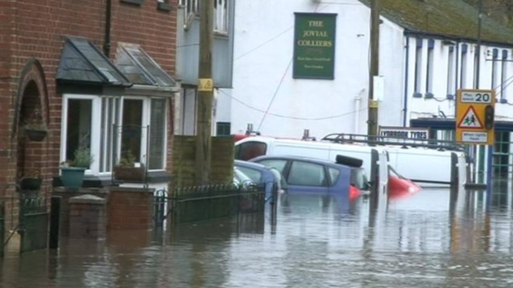 Gloucestershire Homes Flooded After Heavy Rain Bbc News 