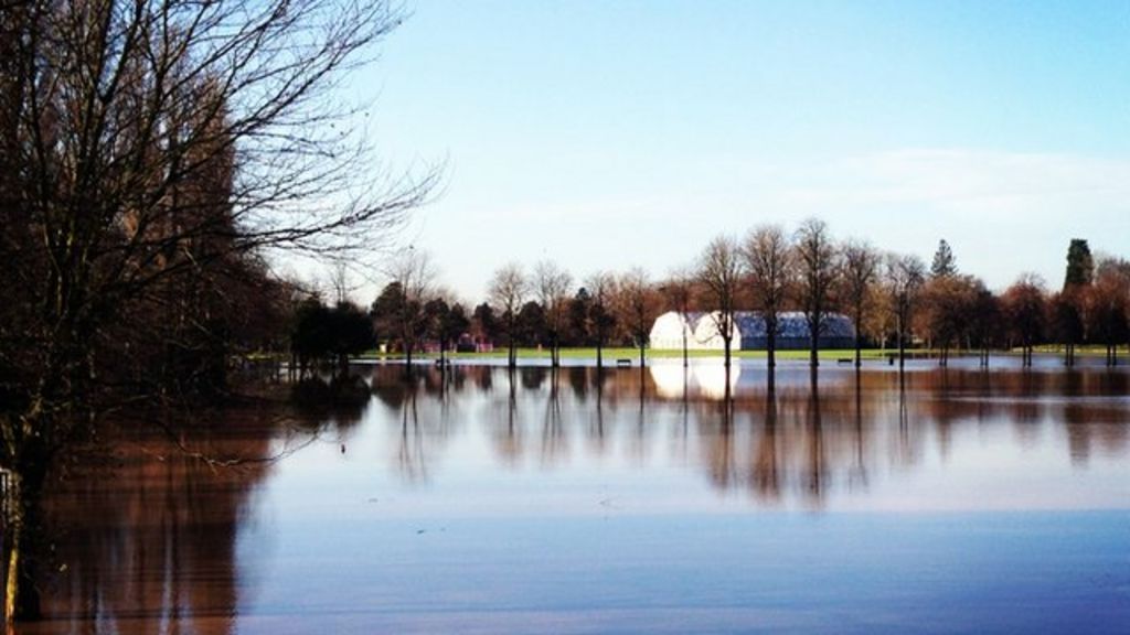 Leicestershire floods: Homeowners face clean-up - BBC News