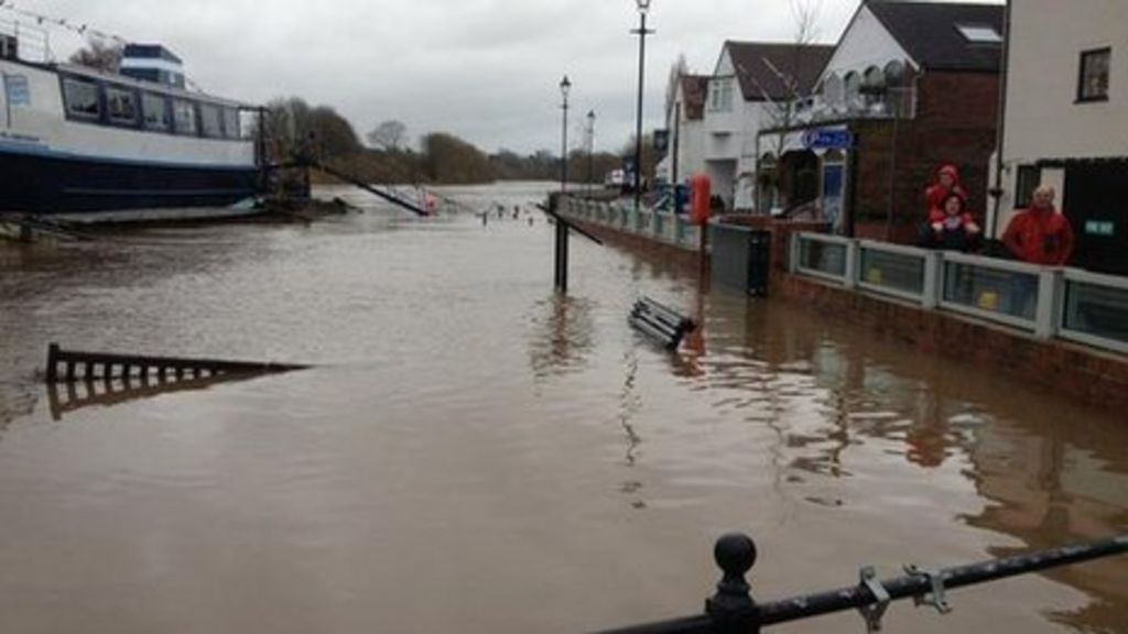 Floods Cause Delays On Worcestershire Roads Bbc News