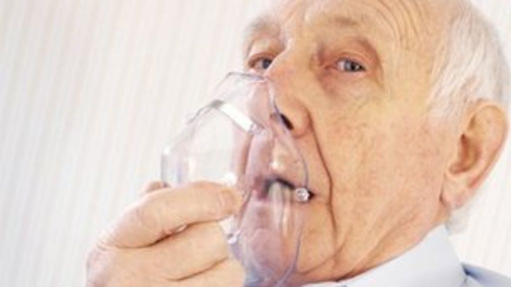 Лечения кашель у пожилых людей. ХОБЛ кислородотерапия. Больной астмой. Заболевания органов дыхания у пожилых. Пациент с астмой.