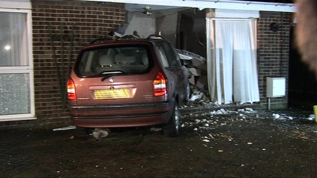 Norfolk Bungalow Car Crash: Impact Moves Whole Property - BBC News