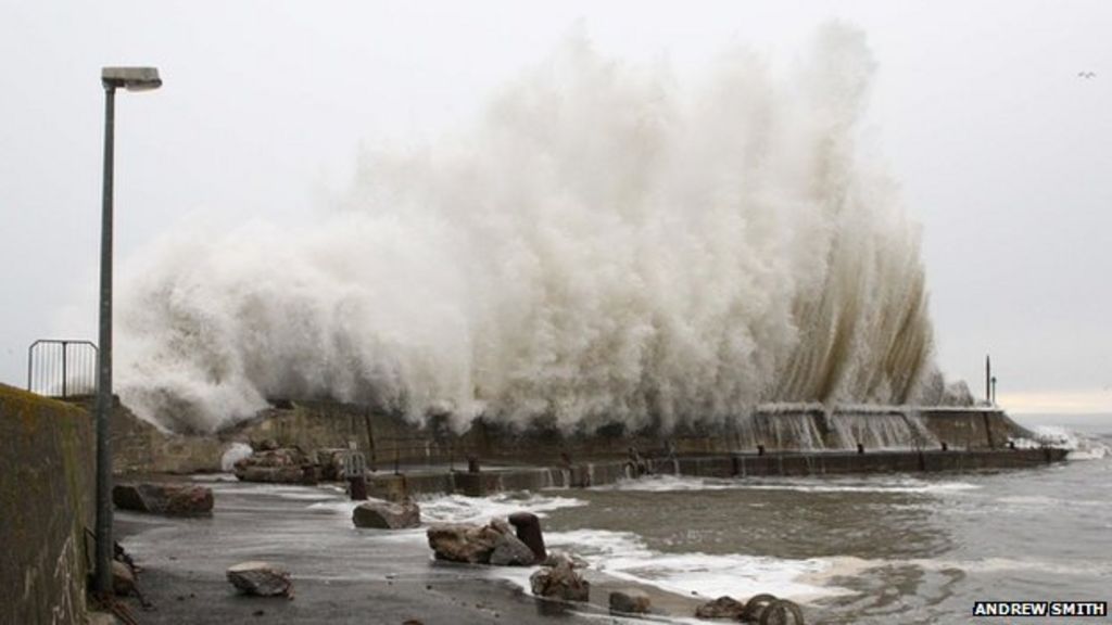 Storm surge damage surveys start in Highlands - BBC News