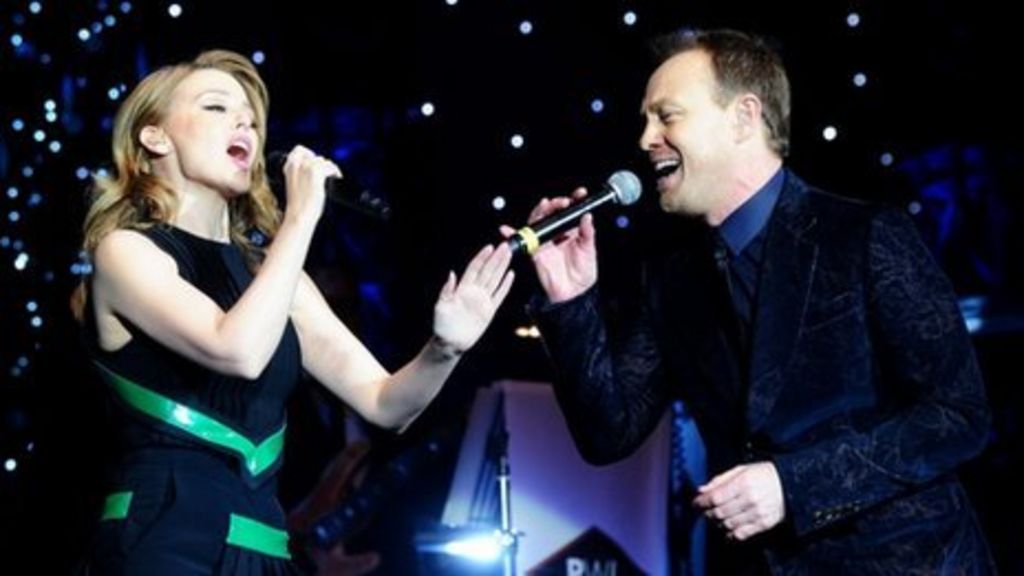Kylie and Jason perform together again - BBC News