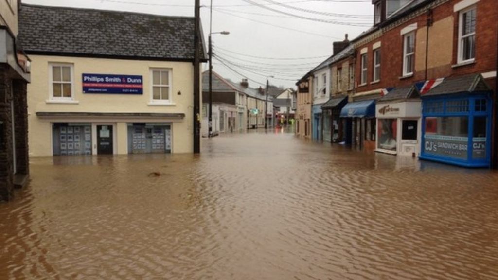 Braunton Flooded After River Defences Breached Bbc News