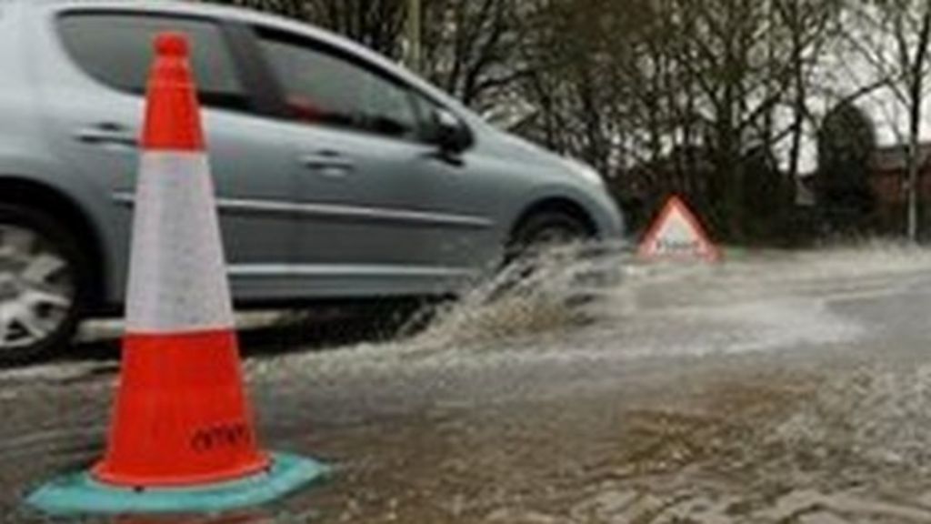 Environment Agency Issues More Flood Warnings For Devon Bbc News