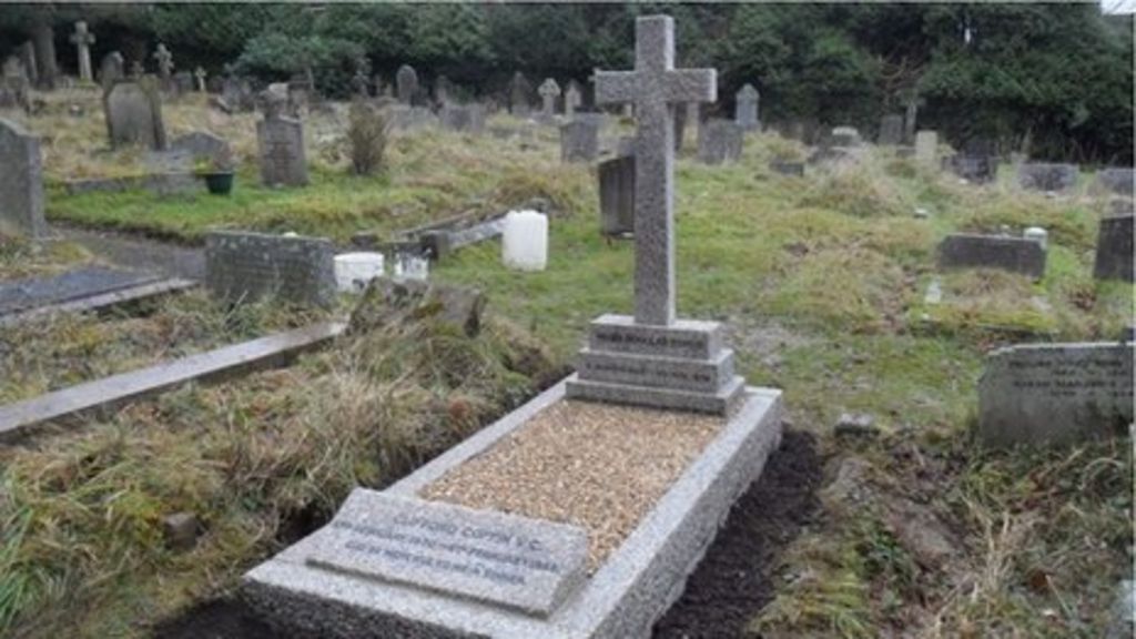 East Sussex grave of Victoria Cross recipient restored - BBC News