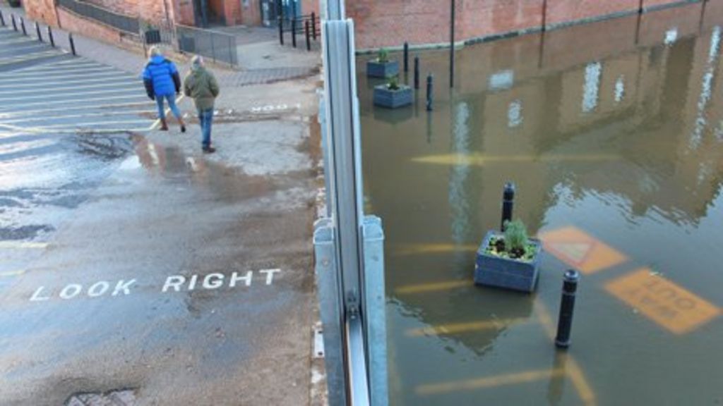 Flood Defences Remain In Shrewsbury And Ironbridge Bbc News