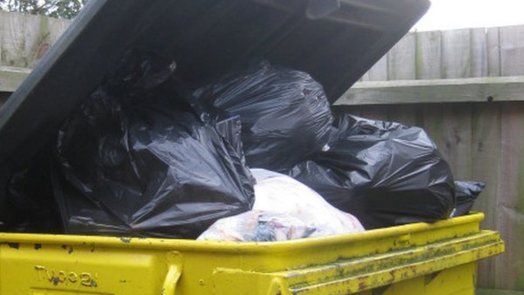 Northampton EMS missed bin collections criticised BBC News