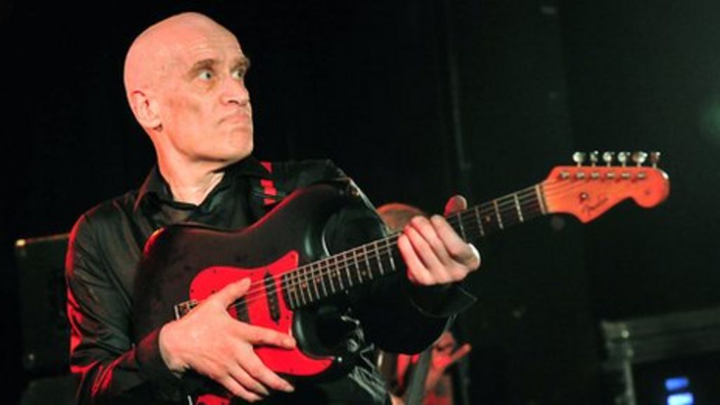 Dr Feelgood guitarist Wilko Johnson diagnosed with cancer - BBC News