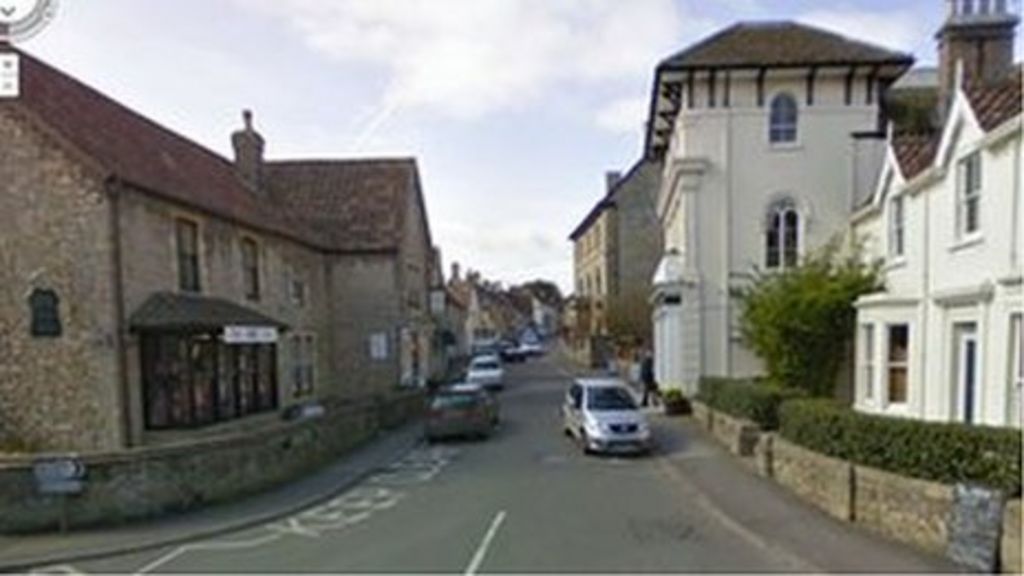 Wedmore solar scheme puts village 'back on electrical map' BBC News