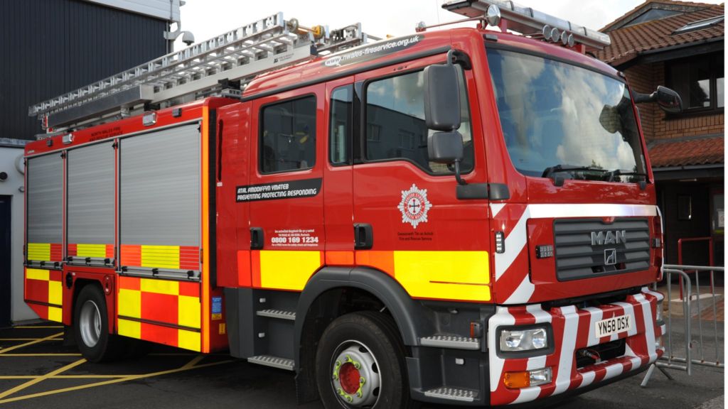 North Wales Fire Service want new retained firefighters - BBC News