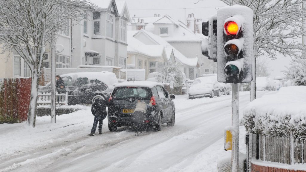 Bristol snow gritting fleet prepares to salt city roads bbc news