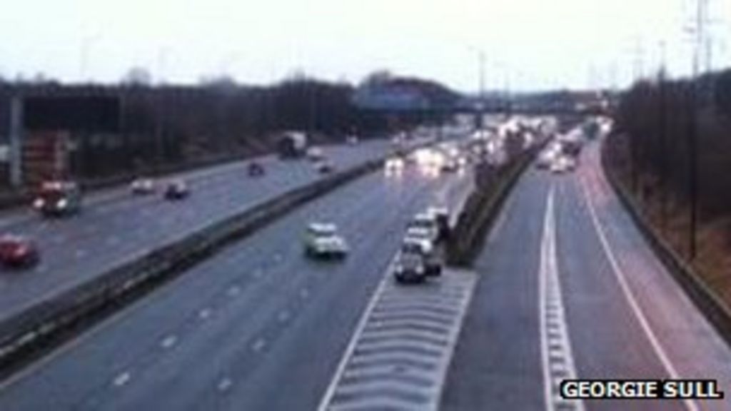 Armed police stop car on M6 motorway near Warrington - BBC News