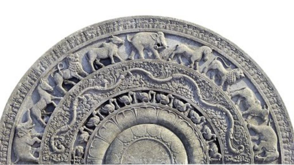 UK garden step &lsquo;is ancient Sri Lankan moonstone&rsquo; artefact - BBC News