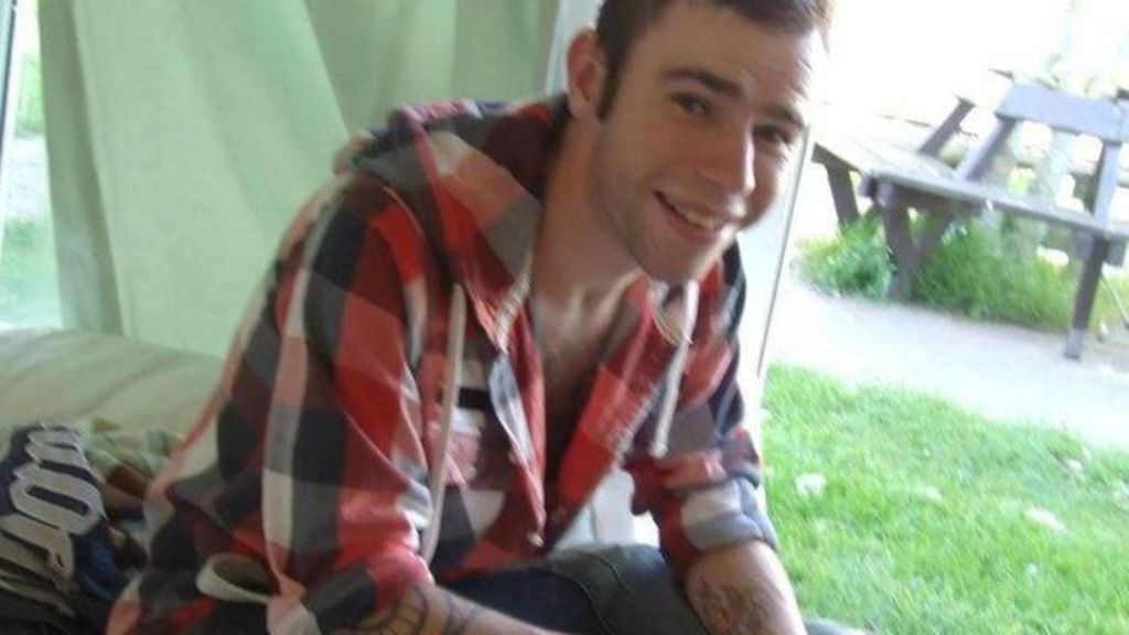 Missing Kyle Vaughan's family 'desperate' for news of him - BBC News