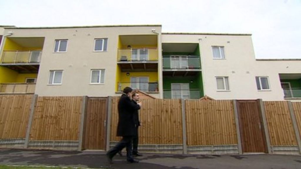 Thurrock Council defends housing repairs programme BBC News