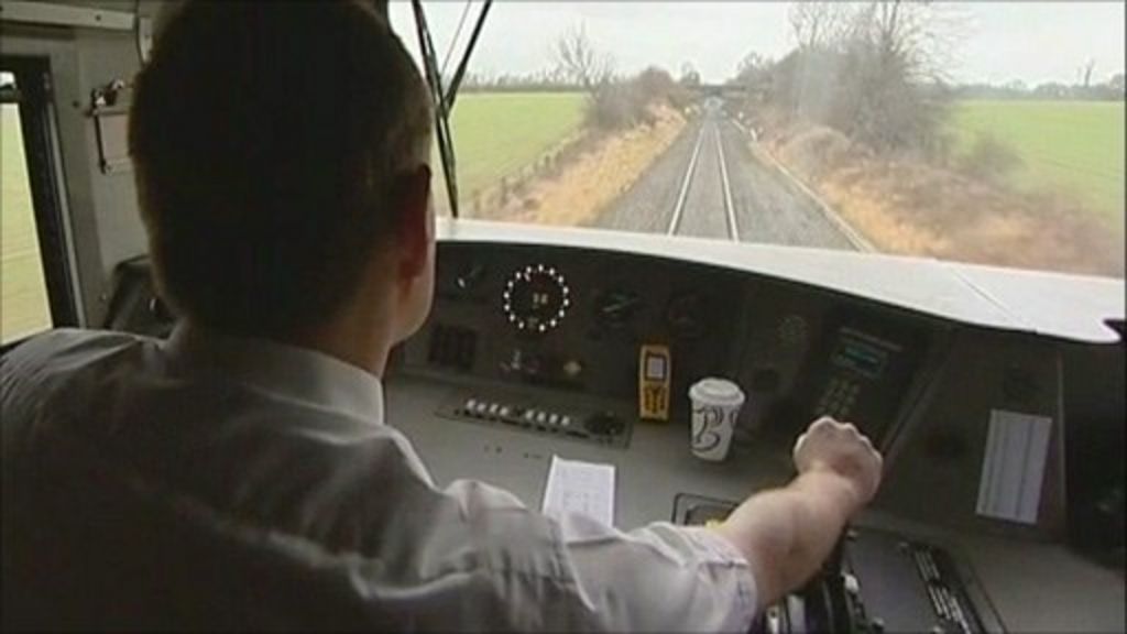 Borders railway: Thousands apply for train driver jobs - BBC News