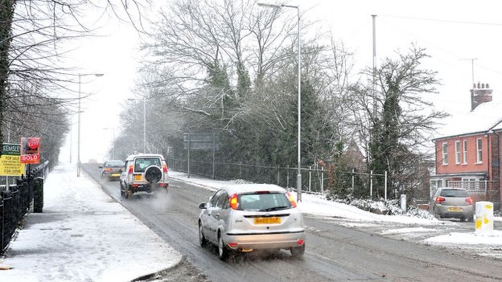 Essex snow Schools to open late after snow falls BBC News