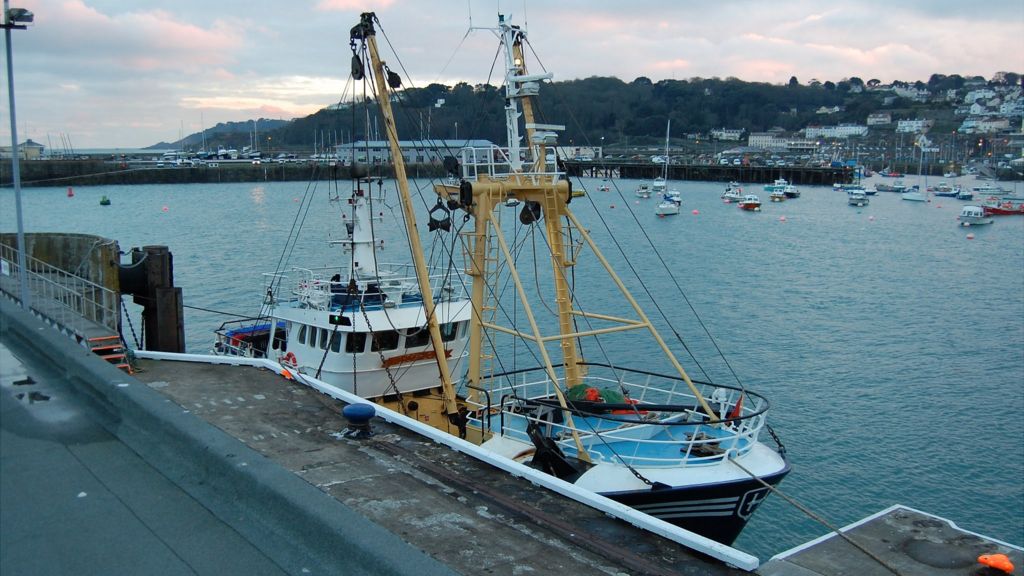 Brixham skipper fined for fishing in Guernsey waters without licence