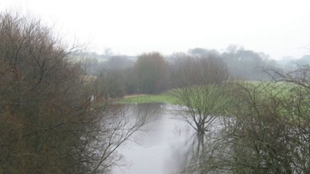 Market Weighton flood defence scheme under way BBC News
