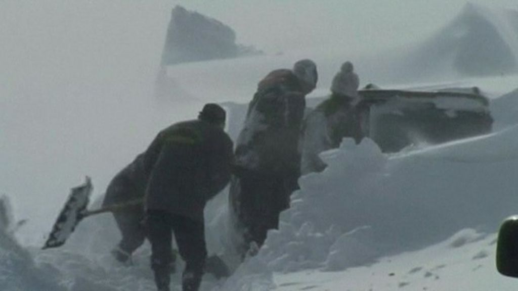 Nine dead after heavy snow hits Japanese island of Hokkaido - BBC News