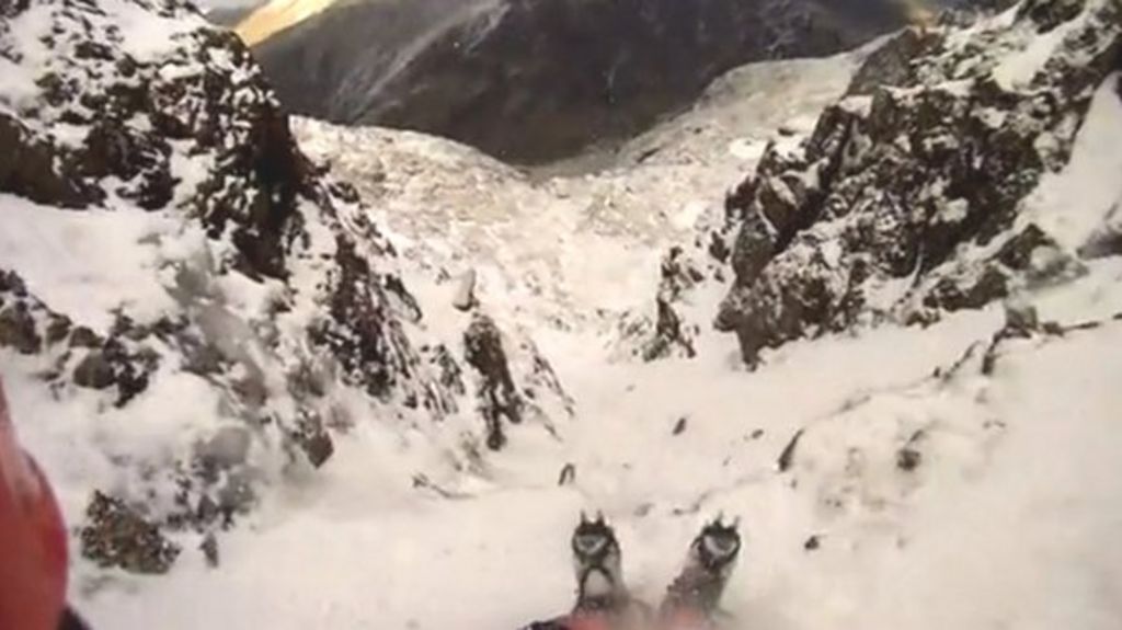 Ice fall by Snowdon climber Mark Roberts captured on camera BBC News