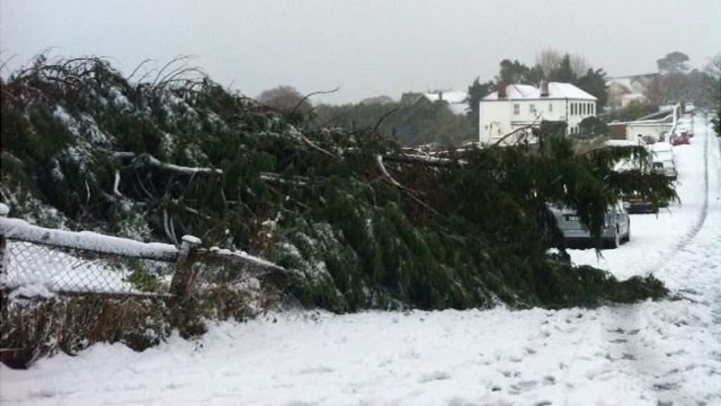 Snow closes Guernsey schools for third day BBC News