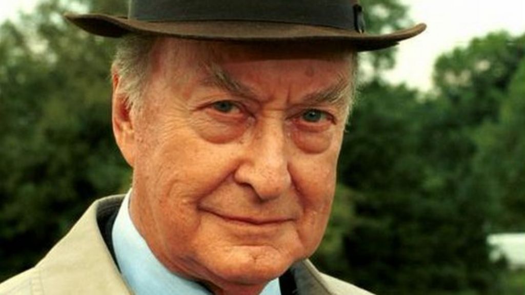 Are You Being Served? actor Frank Thornton dies aged 92 - BBC News