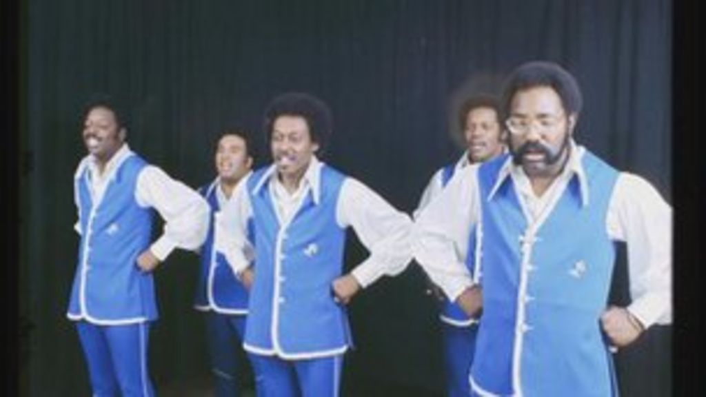 Spinners singer Bobbie Smith dies at 76 BBC News