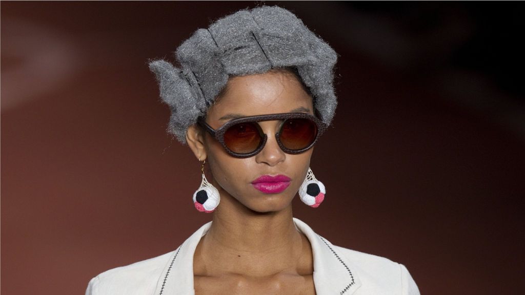 In pictures: Brazil fashion show's 'Afro hair' sparks criticism - BBC News