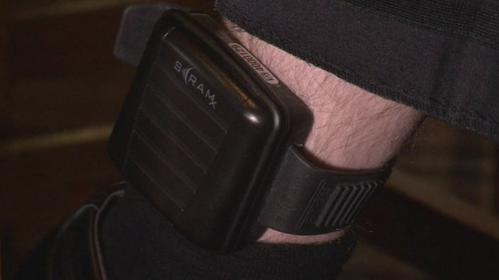 How ankle bracelets test alcohol BBC News