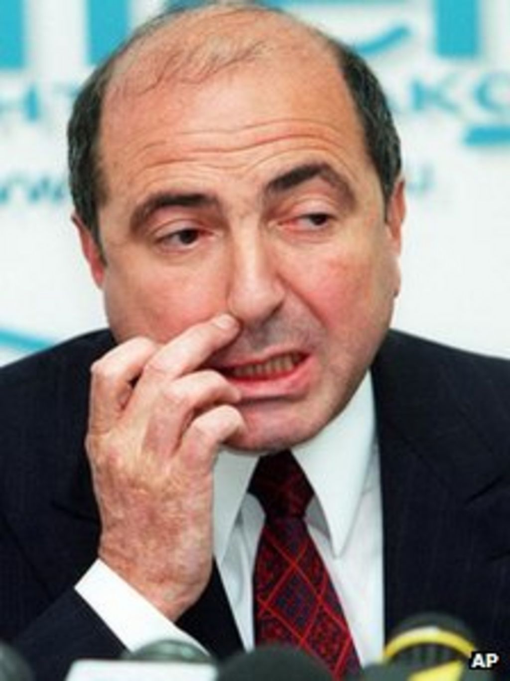 Boris Berezovsky: Few tears in Russia for 'master of chaos' - BBC News