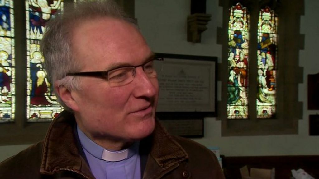 Vicar's £10 handout to his parish raises £10,000 BBC News