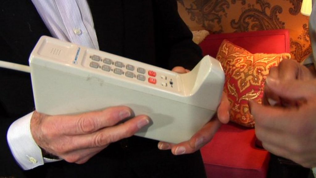 Mobile phone inventor discusses its future BBC News