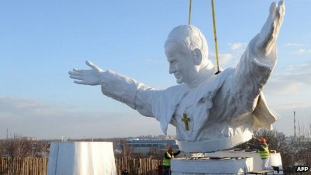 Poland unveils giant statue of Pope John Paul II - BBC News