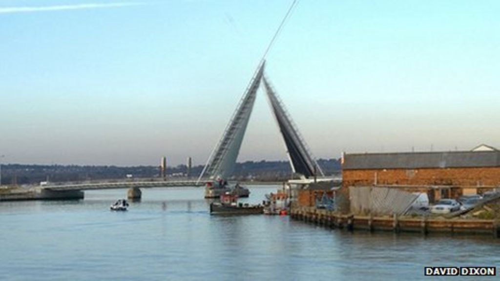 Poole lifting bridge closure criticised BBC News