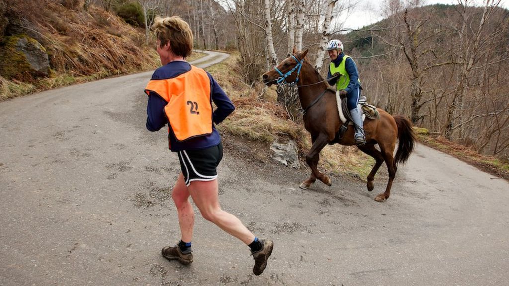 In pictures Athletes versus horses race in Highlands BBC News