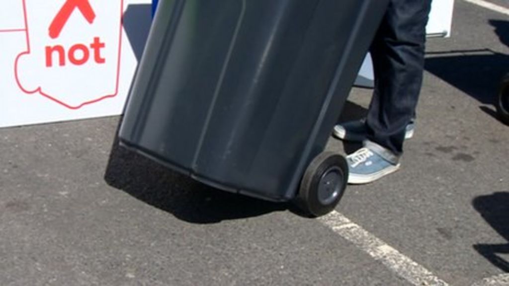 Birmingham wheelie bins roadshow under way BBC News